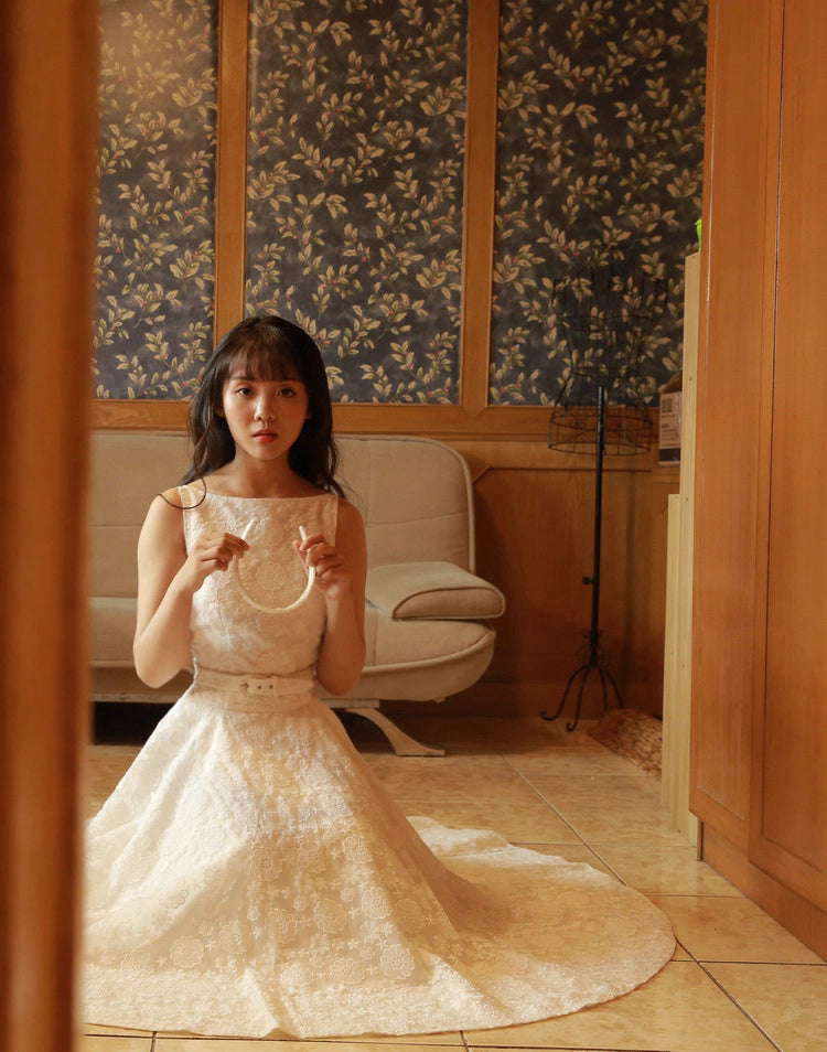 Refined Audrey Hepburn Inspired Oscar Dress – Custom White Lace Off-Shoulder Gown with Classic Elegance