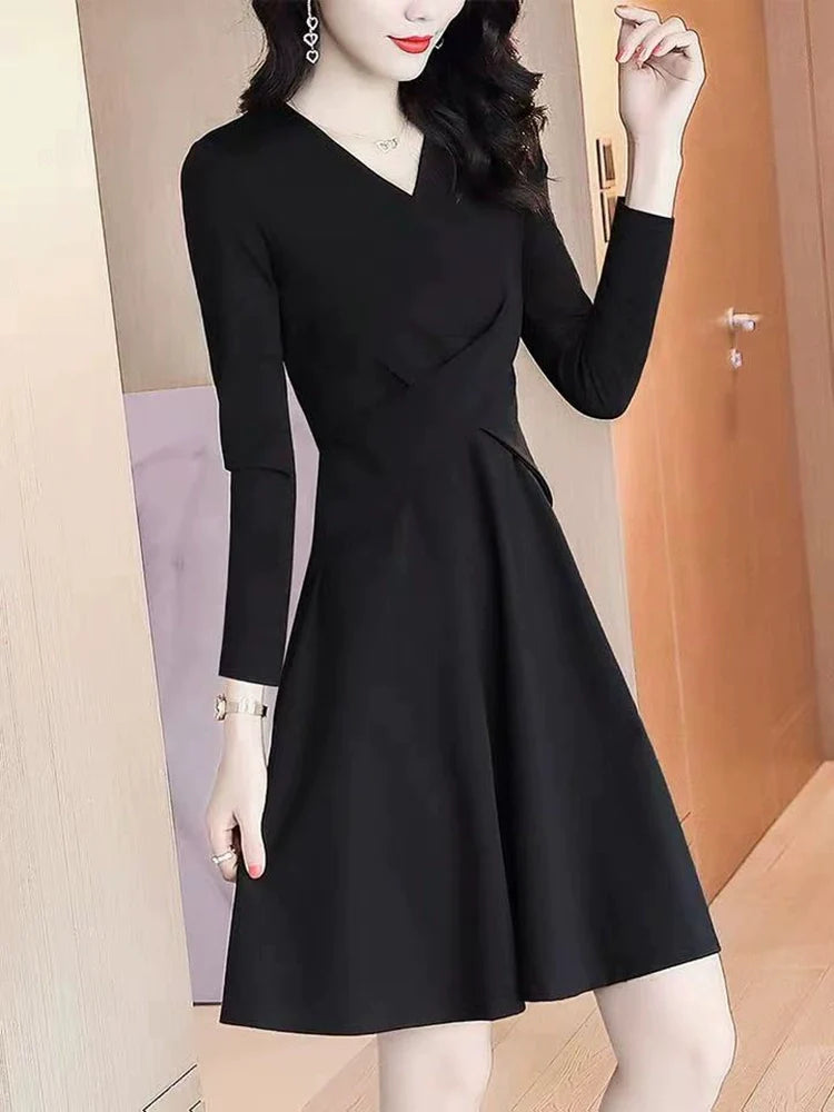 Audrey Hepburn Style V-Neck Little Black Dress – 2025 Waist-Cinched Knee-Length Dress for Cocktail Parties