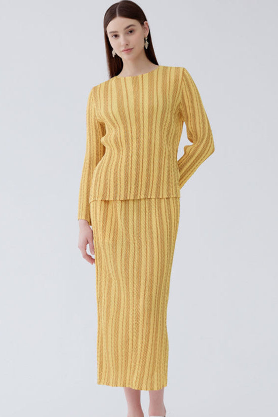 Pleated Striped Top and Slim Skirt Set – Elegant Two-Piece Women’s Outfit