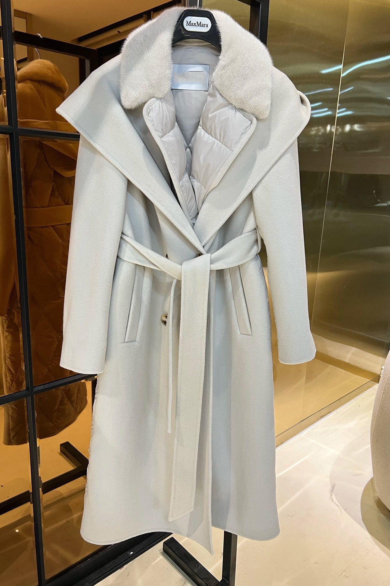 Max Mara Style Shearling Fur Coat with Mink Collar and Goose Down Lining