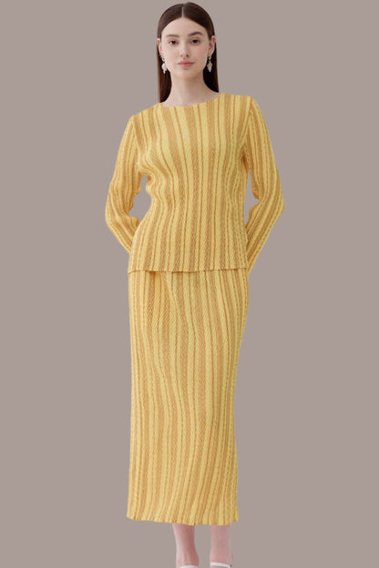 Pleated Striped Top and Slim Skirt Set – Elegant Two-Piece Women’s Outfit