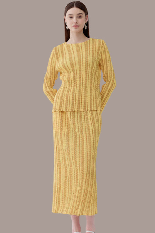 Pleated Striped Top and Slim Skirt Set – Elegant Two-Piece Women’s Outfit