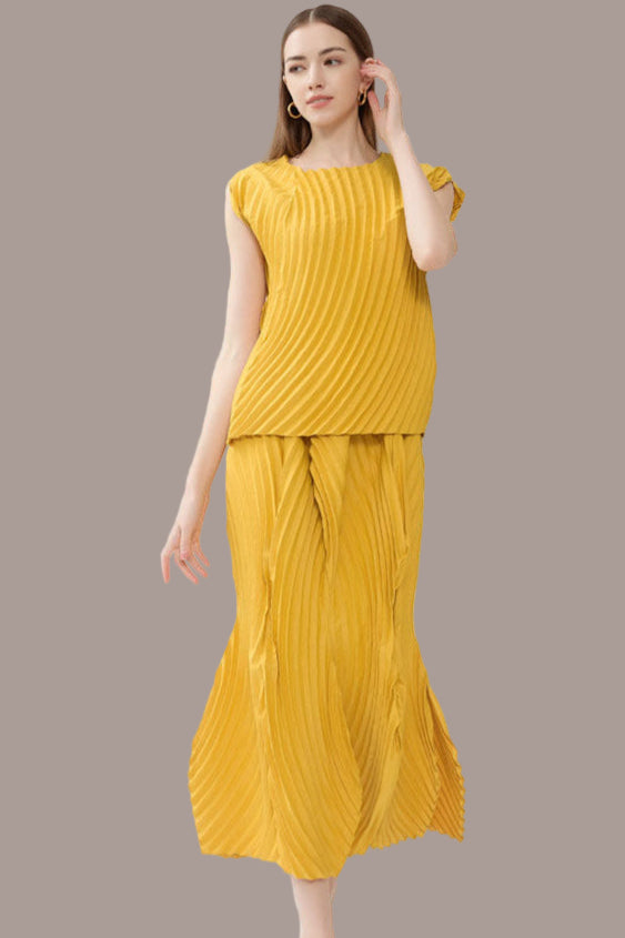 Pleated Slim Top and Skirt Set – Elegant Two-Piece Women’s Outfit