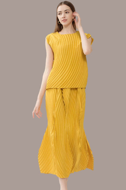 Pleated Slim Top and Skirt Set – Elegant Two-Piece Women’s Outfit