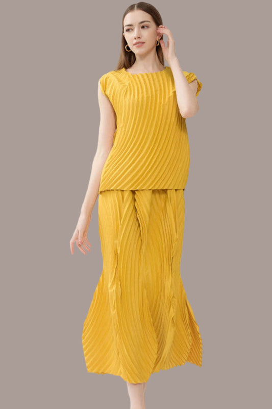 Pleated Slim Top and Skirt Set – Elegant Two-Piece Women’s Outfit