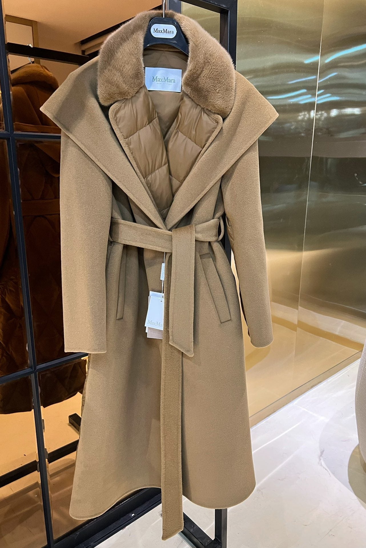 Max Mara Style Shearling Fur Coat with Mink Collar and Goose Down Lining