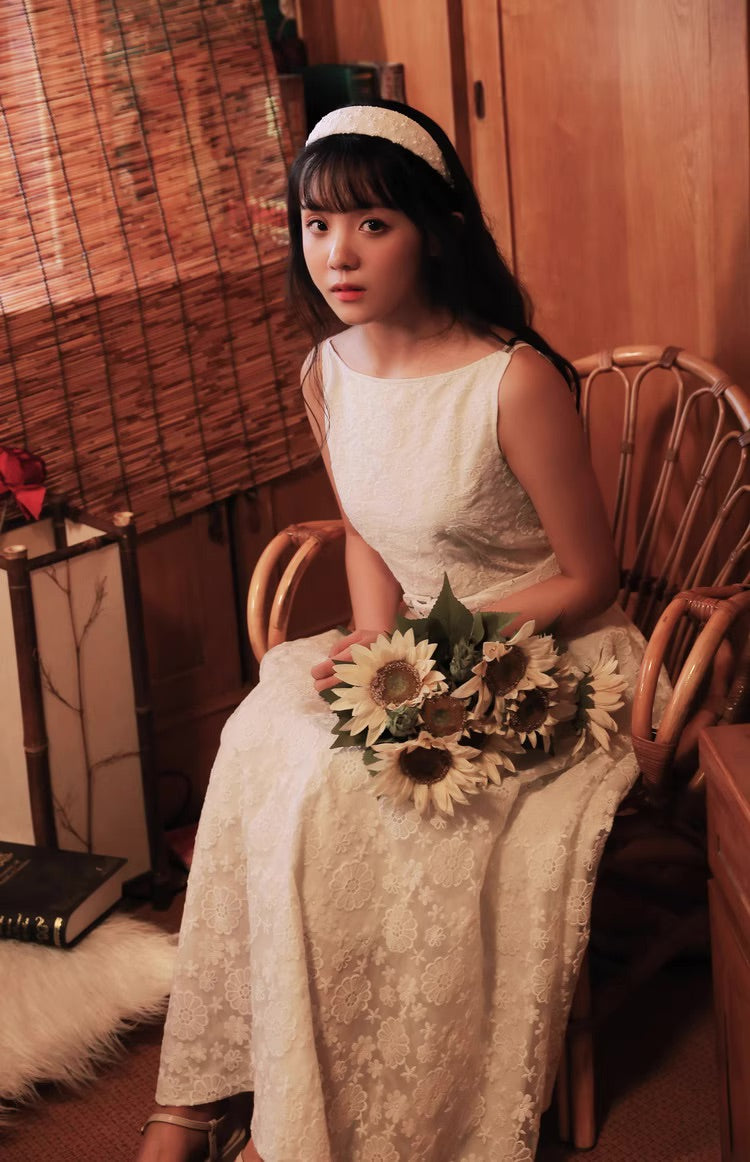 Refined Audrey Hepburn Inspired Oscar Dress – Custom White Lace Off-Shoulder Gown with Classic Elegance