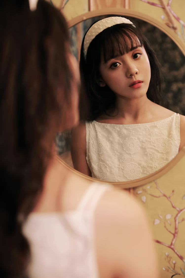 Refined Audrey Hepburn Inspired Oscar Dress – Custom White Lace Off-Shoulder Gown with Classic Elegance