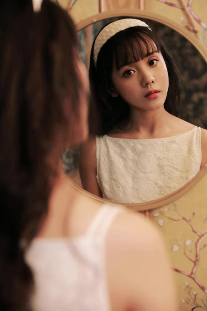 Refined Audrey Hepburn Inspired Oscar Dress – Custom White Lace Off-Shoulder Gown with Classic Elegance