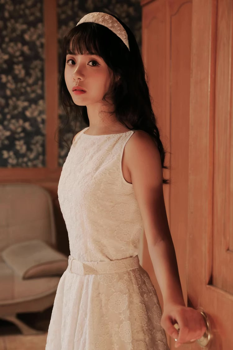 Refined Audrey Hepburn Inspired Oscar Dress – Custom White Lace Off-Shoulder Gown with Classic Elegance